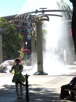 fountain_clown